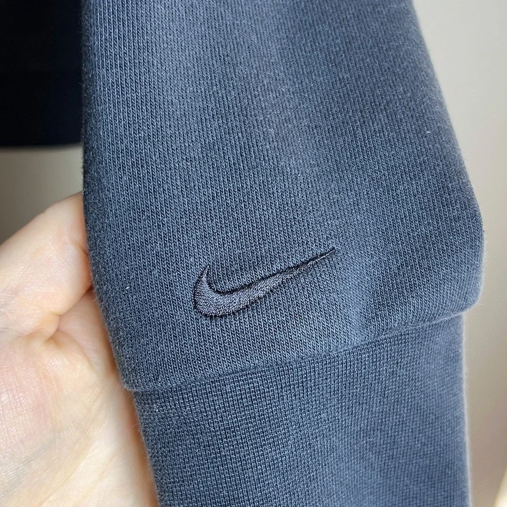 Nike Dri-Fit Embossed‎ Raised Logo Cropped Sweatshirt Black Women M